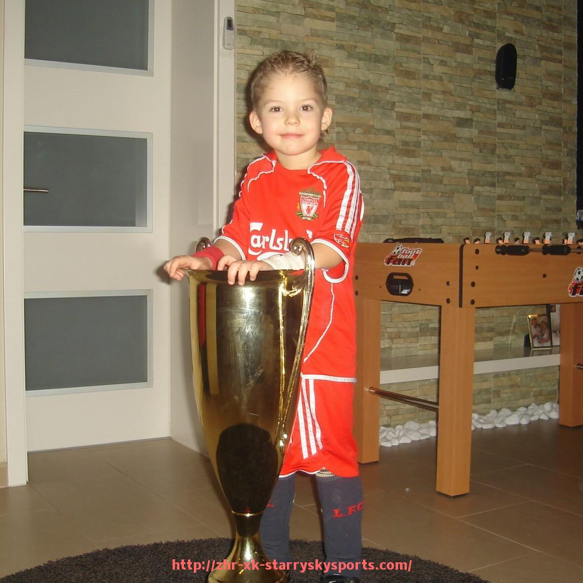 星空体育-世俱杯各队历史战绩回顾及重要比赛总结